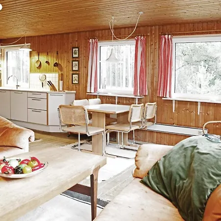 Three-bedroom In Holiday home *